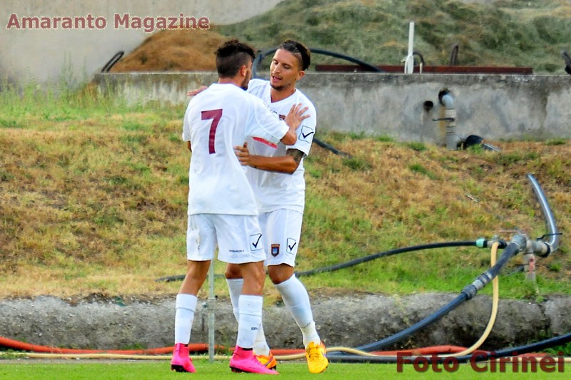 Disanto e Della Latta dopo il gol dell'1-0 nell'amichevole di agosto